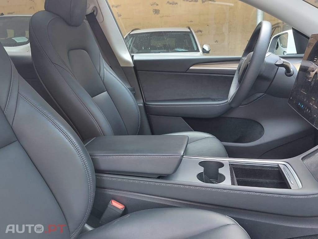 Tesla Model Y RWD