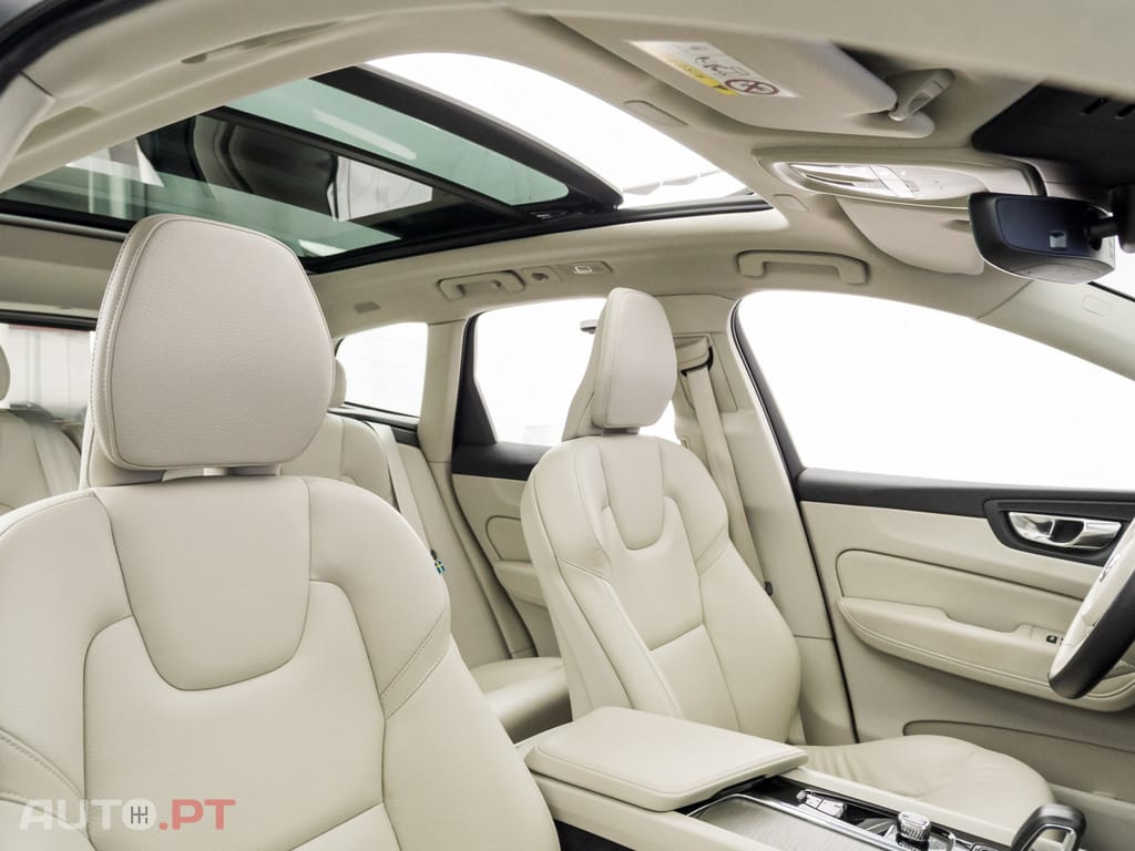 Volvo XC60 2.0 T6 PHEV Core AWD