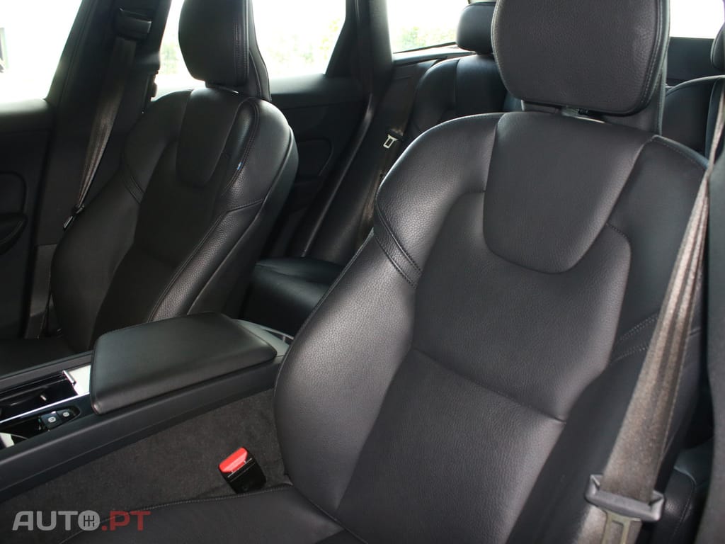 Volvo XC60 2.0 T6 PHEV Plus Dark AWD