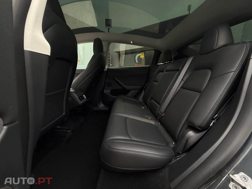 Tesla Model Y Long-Range RWD