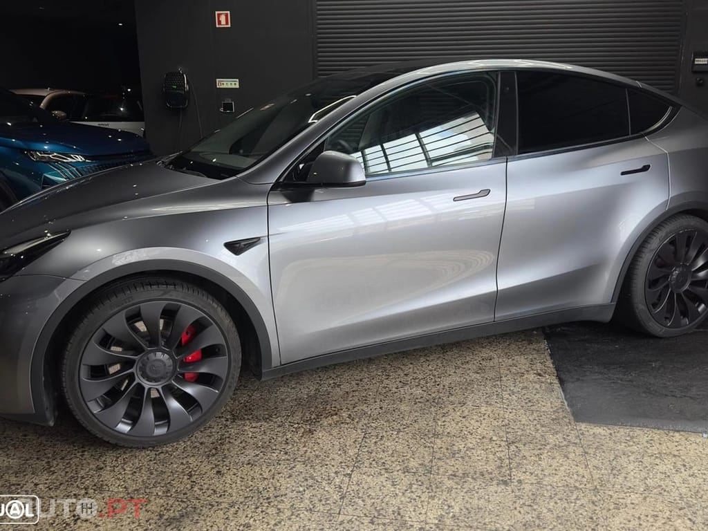 Tesla Model Y Performance Dual Motor AWD
