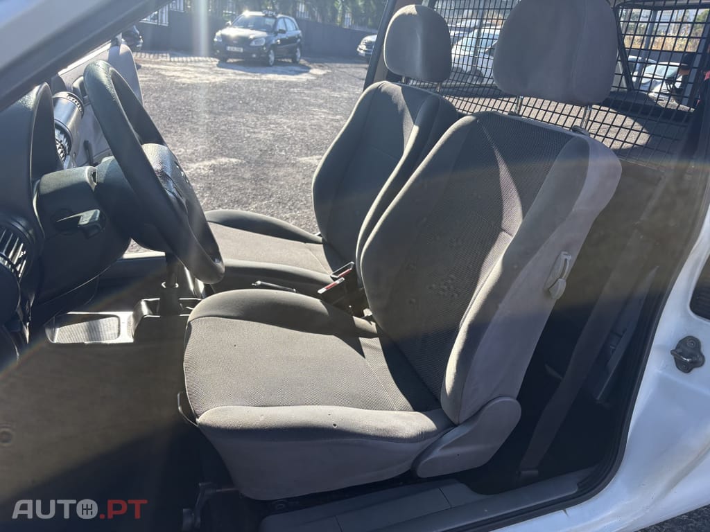Opel Corsa 1.7 D Janelas Base