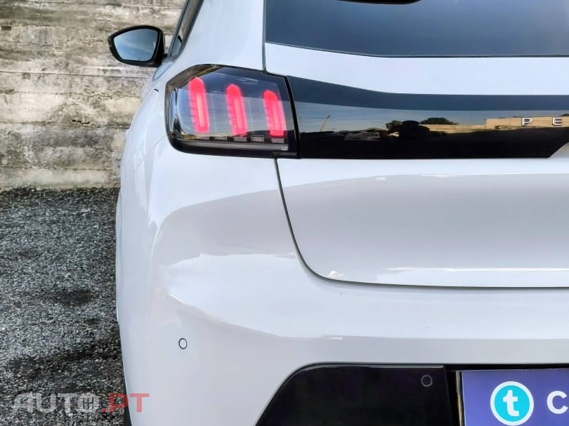 Peugeot 208 PureTech 100 EAT8 Allure