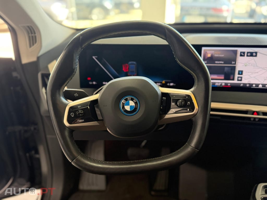 BMW iX xDrive 40 Pack Desportivo