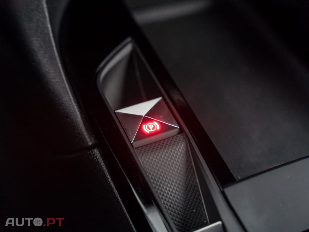 DS DS3 Crossback E-Tense Performance Line