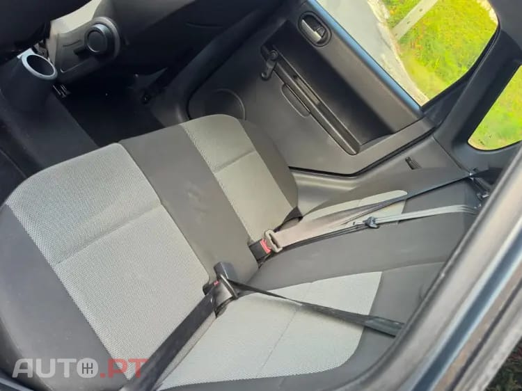 Mitsubishi Colt 1.3 Invite CA