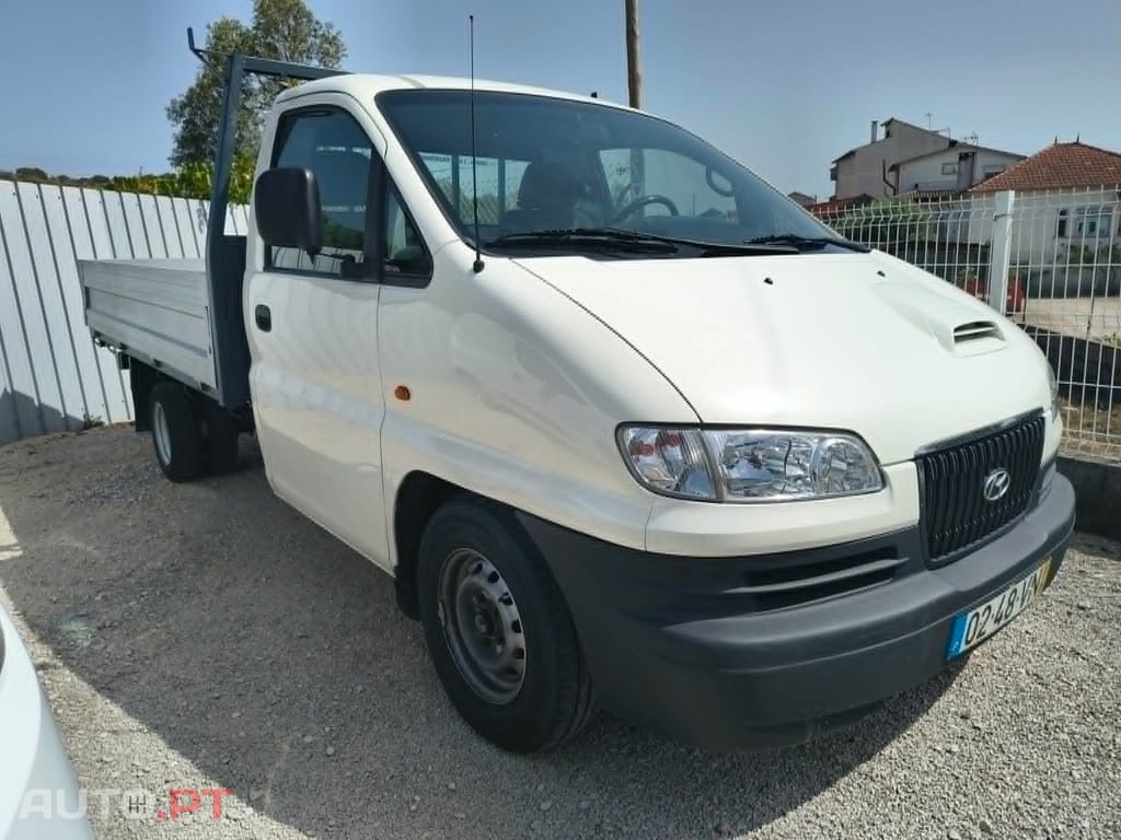 Hyundai H-1 Starex caixa aberta com rodado duplo