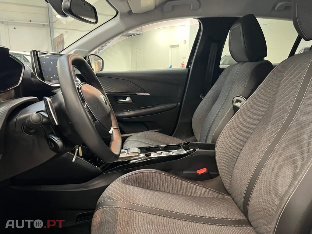 Peugeot 208 1.2 Hybrid Allure e-DCS6