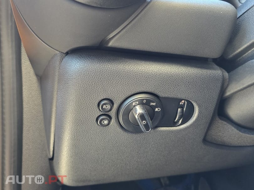 MINI Cooper Cooper D Auto