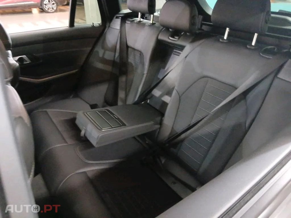 BMW 320 e Touring Corporate Edition Auto