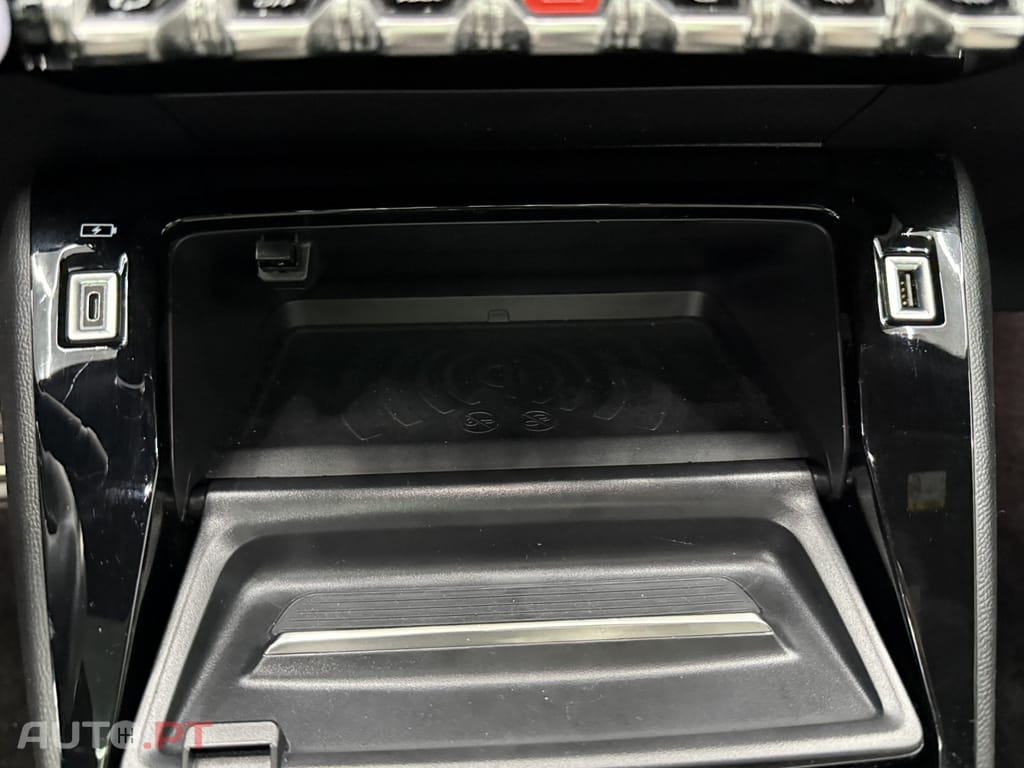 Peugeot E-2008 50 kWh GT