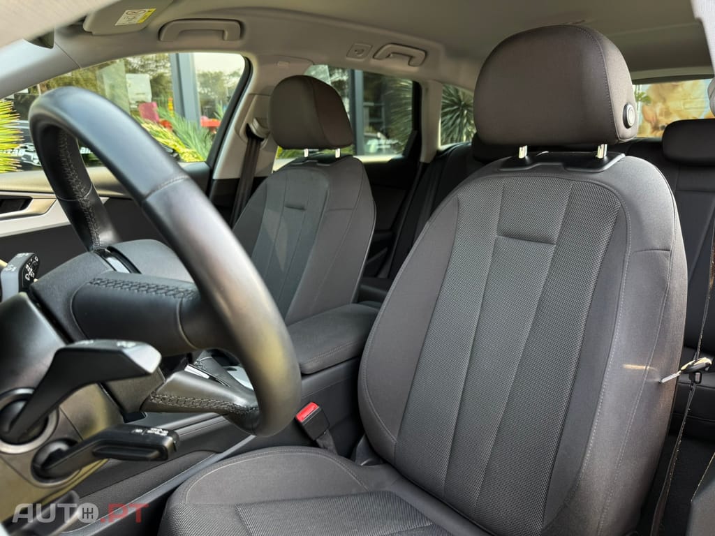 Audi A4 Avant 30 TDI S tronic