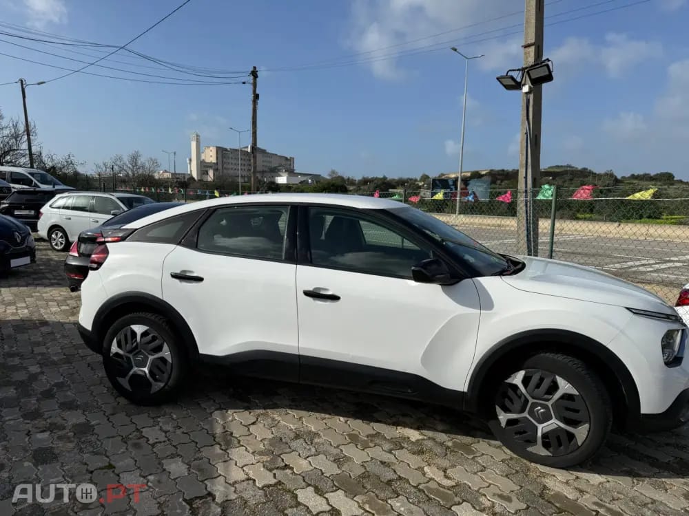 Citroen C4 Outro