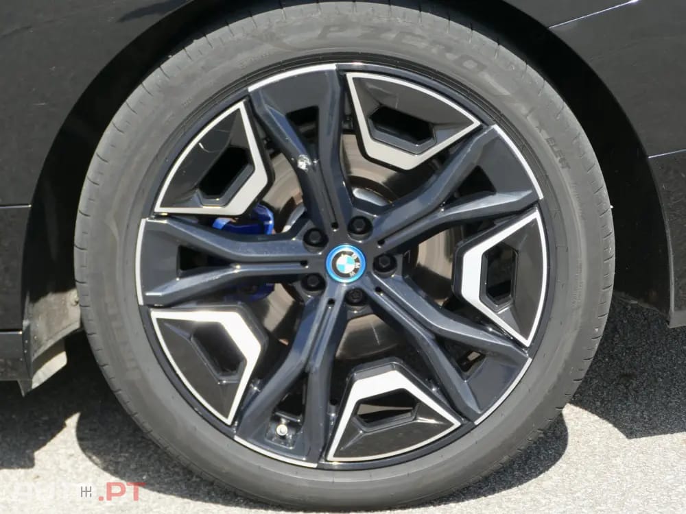 BMW iX xDrive 40 Pack Desportivo
