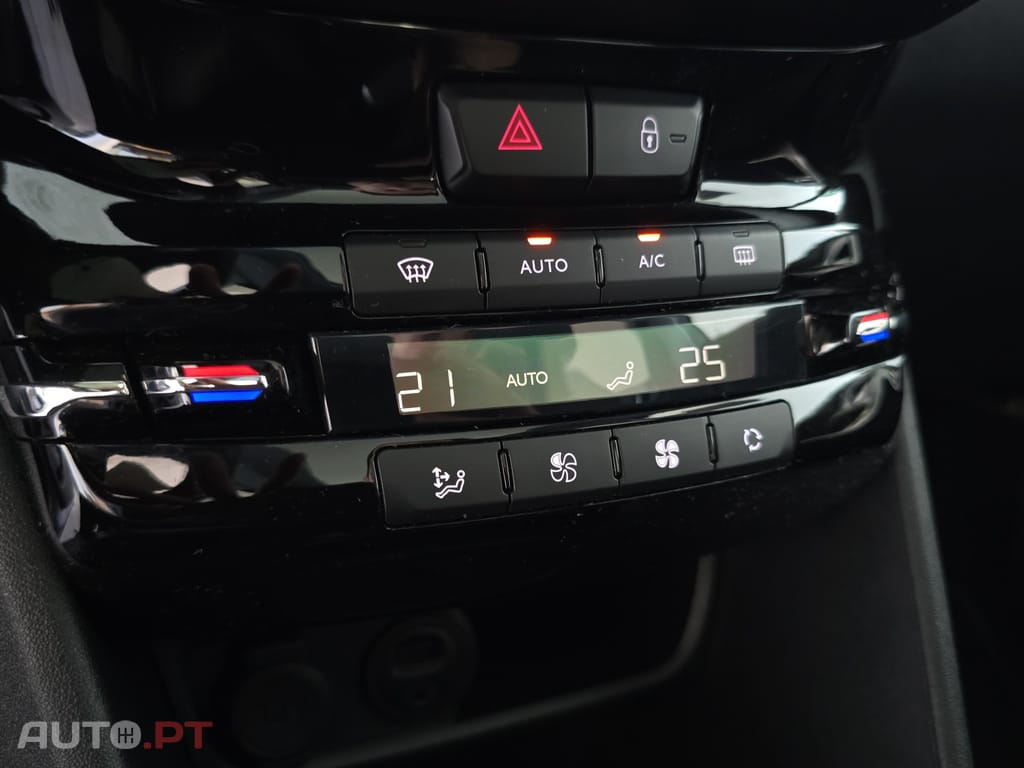 Peugeot 2008 1.2 PureTech Crossway