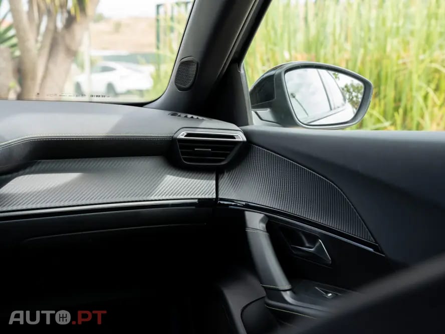 Peugeot E-2008 GT