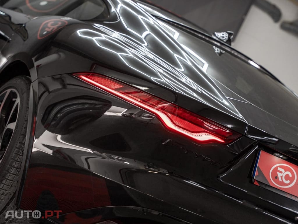 Jaguar F-Type 2.0 i4 R-Dynamic Black