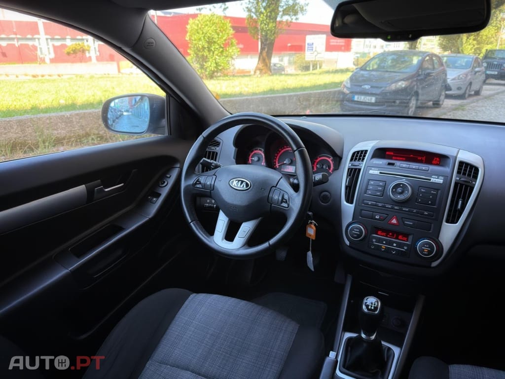 Kia Ceed S Coupé 1.4 CVVT EX ISG