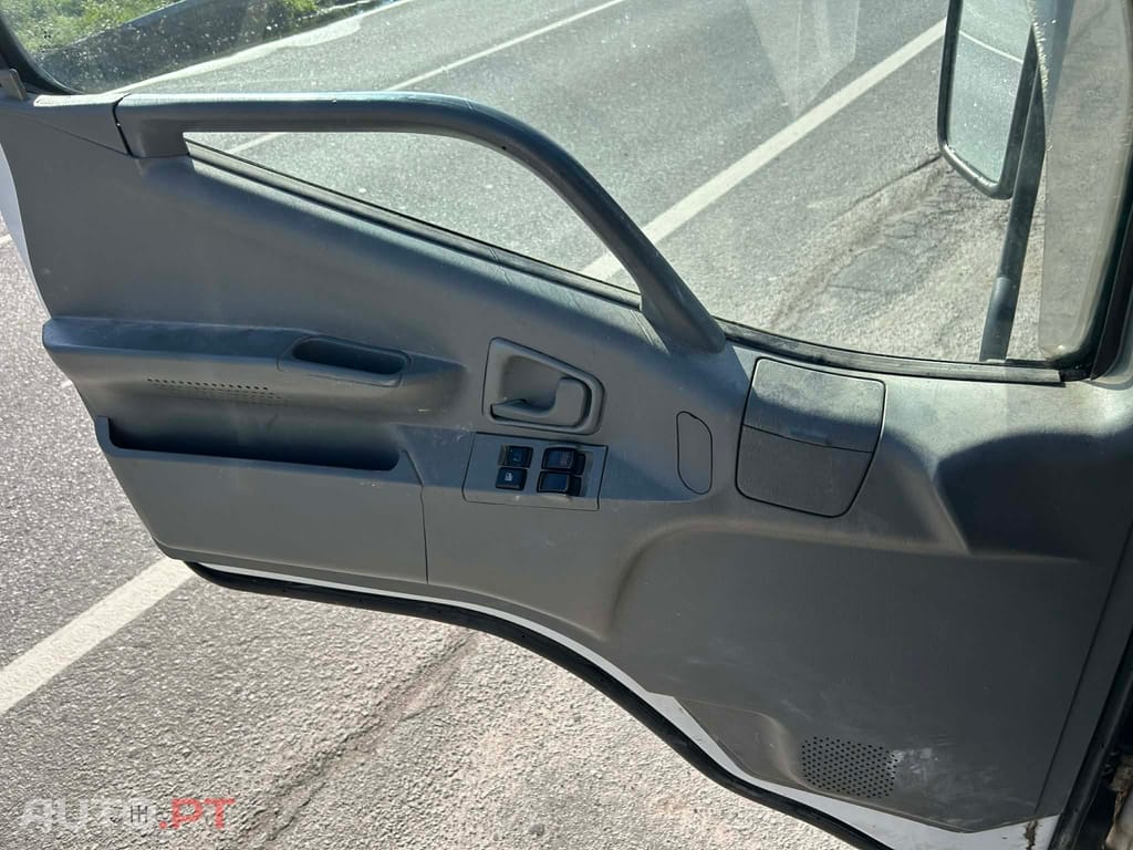 Mitsubishi Canter FE649 3.9 DI-D 7 Lugares