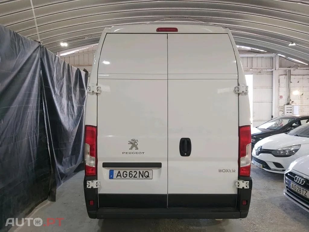 Peugeot Boxer 2.2 BlueHDi 335 L3H3 Pro