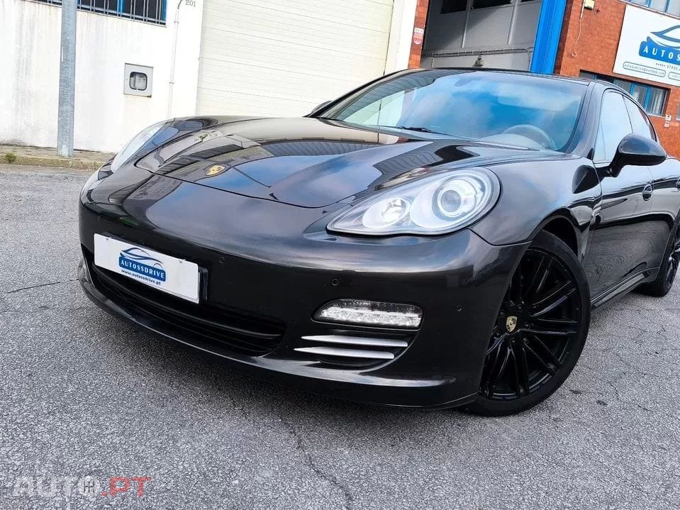 Porsche Panamera 4 Platinum Edition PDK