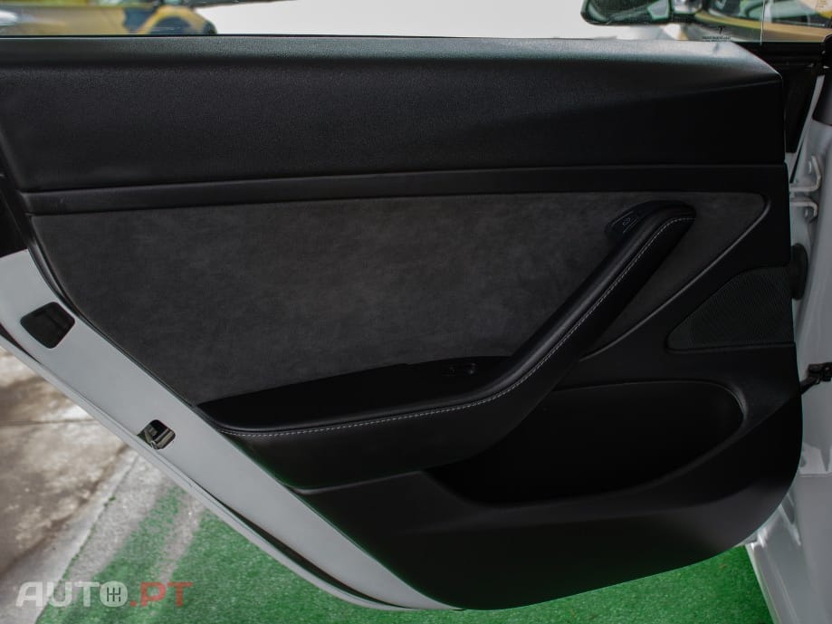 Tesla Model 3 Standard Range Plus RWD