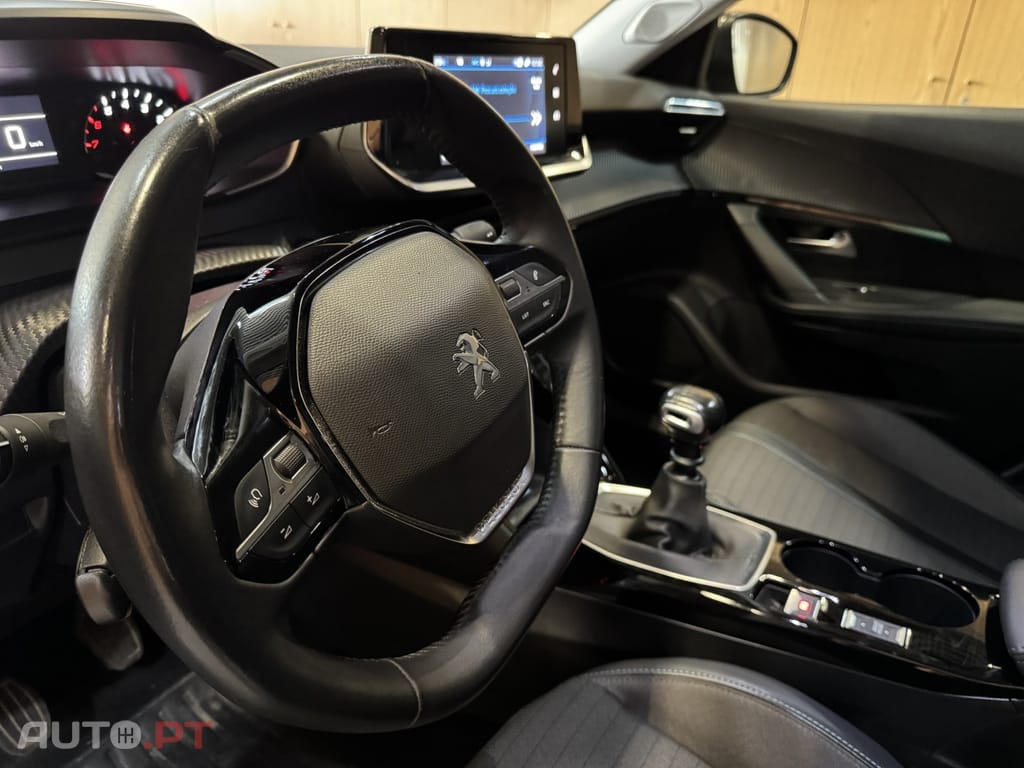 Peugeot 2008 1.2 PureTech Allure