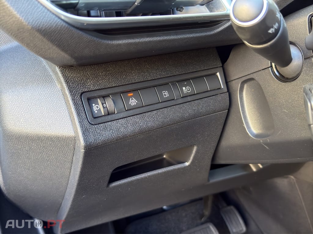 Peugeot 3008 1.6 Hybrid Allure e-EAT8