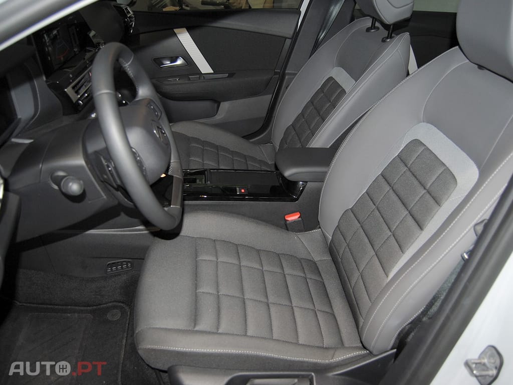 Citroen C4 1.2 Hybrid Plus e-DSC6