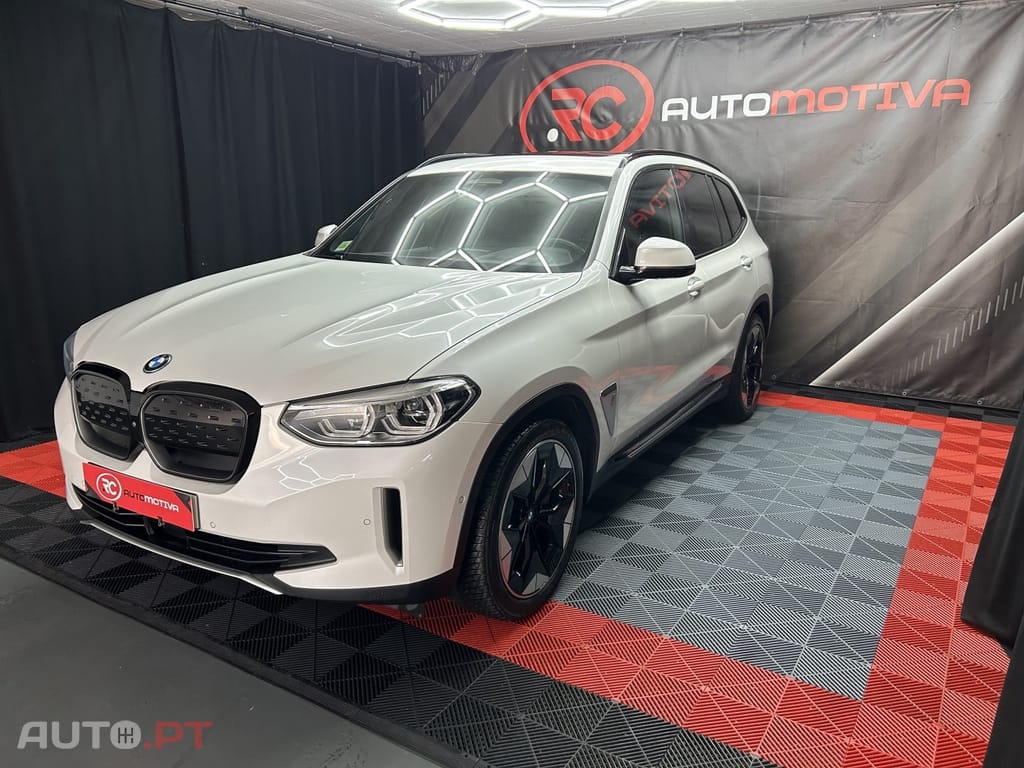 BMW iX3 Impressive Dark Shadow