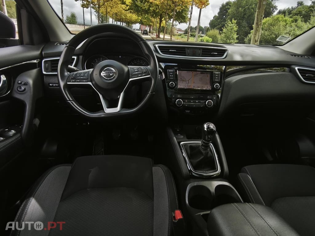 Nissan Qashqai 1.3 DIG-T N-Connecta J18 Led