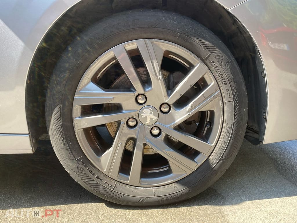 Peugeot 208 PureTech 100 EAT8 Allure Pack