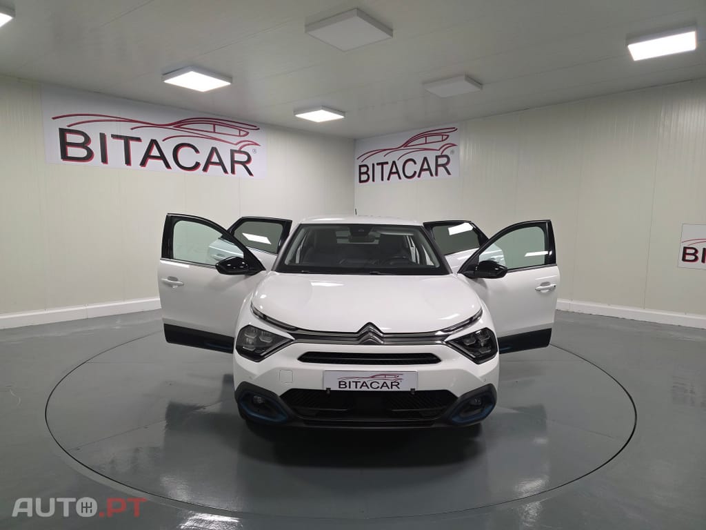 Citroën e-C4 50 kWh Shine — fotografia 17