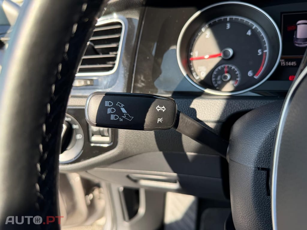 Volkswagen Golf 1.6 TDi Highline DSG