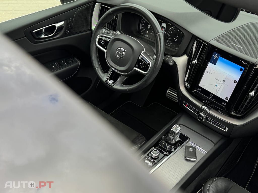 Volvo XC60 2.0 T8 PHEV R-Design Expression AWD