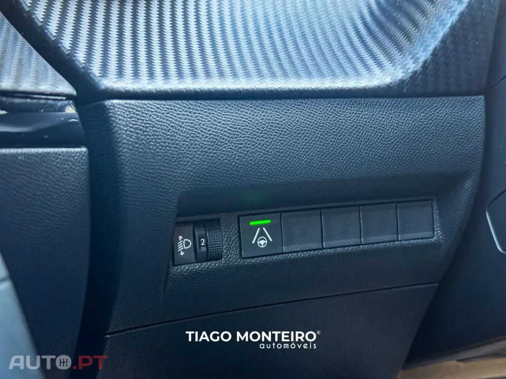 Peugeot 2008 1.2 Hybrid Allure e-DCS6