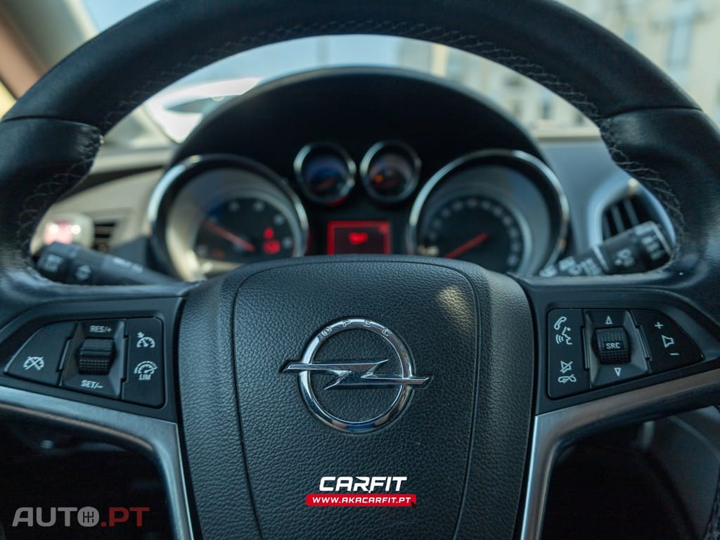 Opel Astra Outro