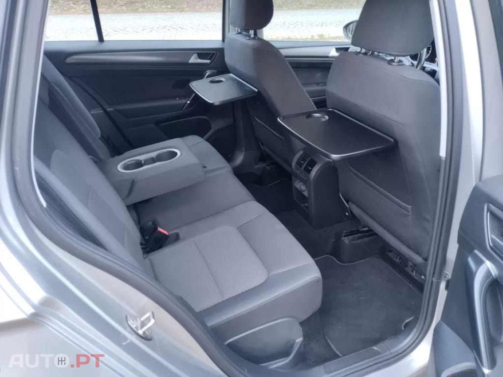 Volkswagen Golf 1.6 TDI Confortline — fotografia 18