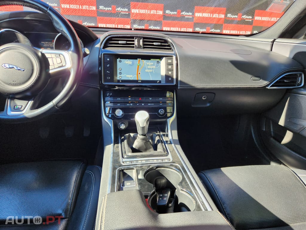 Jaguar XE 2.0 D R-Sport