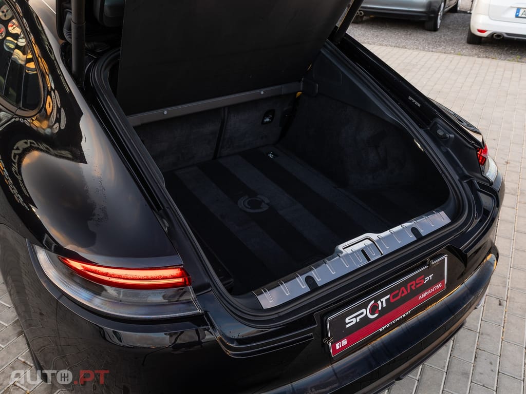 Porsche Panamera 4