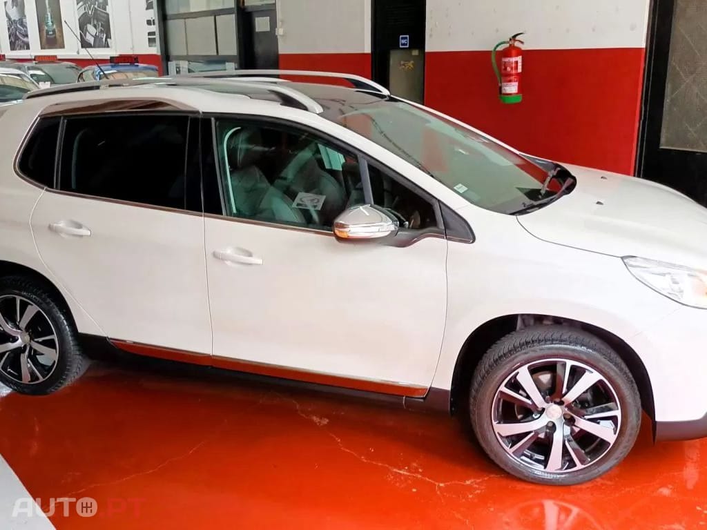 Peugeot 2008 1.2 PureTech Allure
