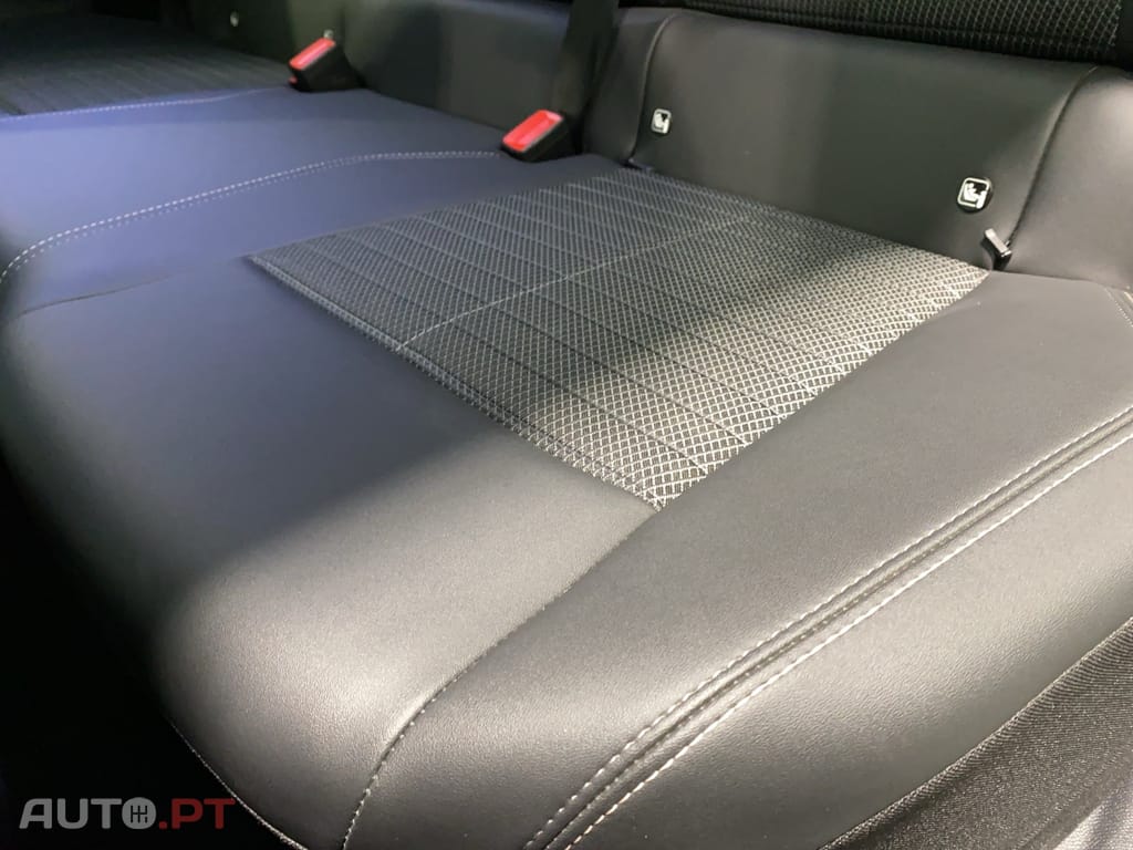 Peugeot 3008 1.2 Hybrid Allure e-DCS6