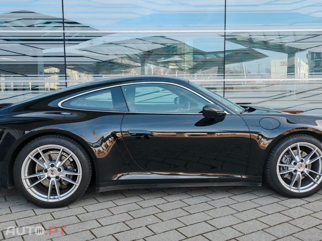 Porsche 992 Carrera