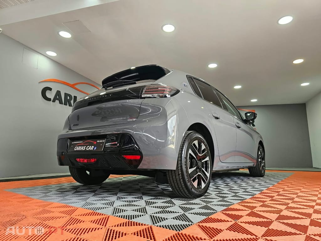 Peugeot e-208 50 kWh Allure — fotografia 8
