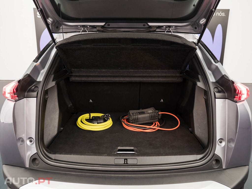 Peugeot E-2008 50 kWh Active Pack