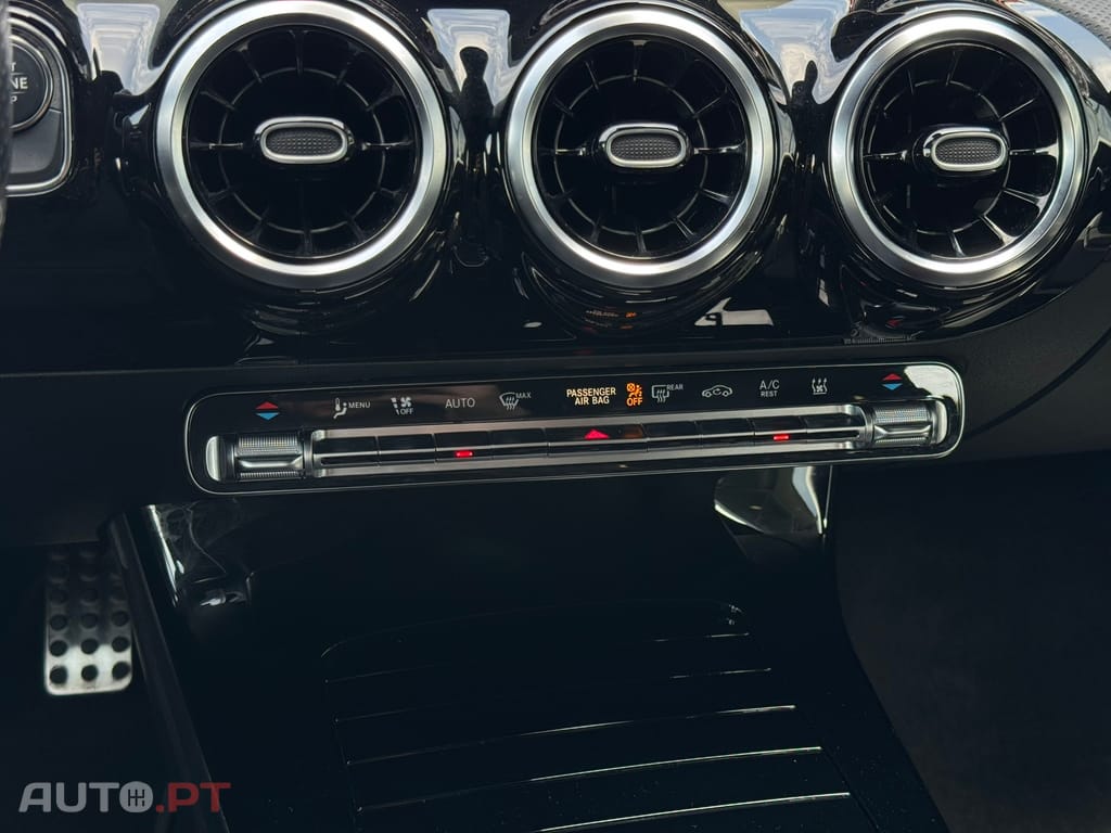 Mercedes-Benz A 250 e AMG Line