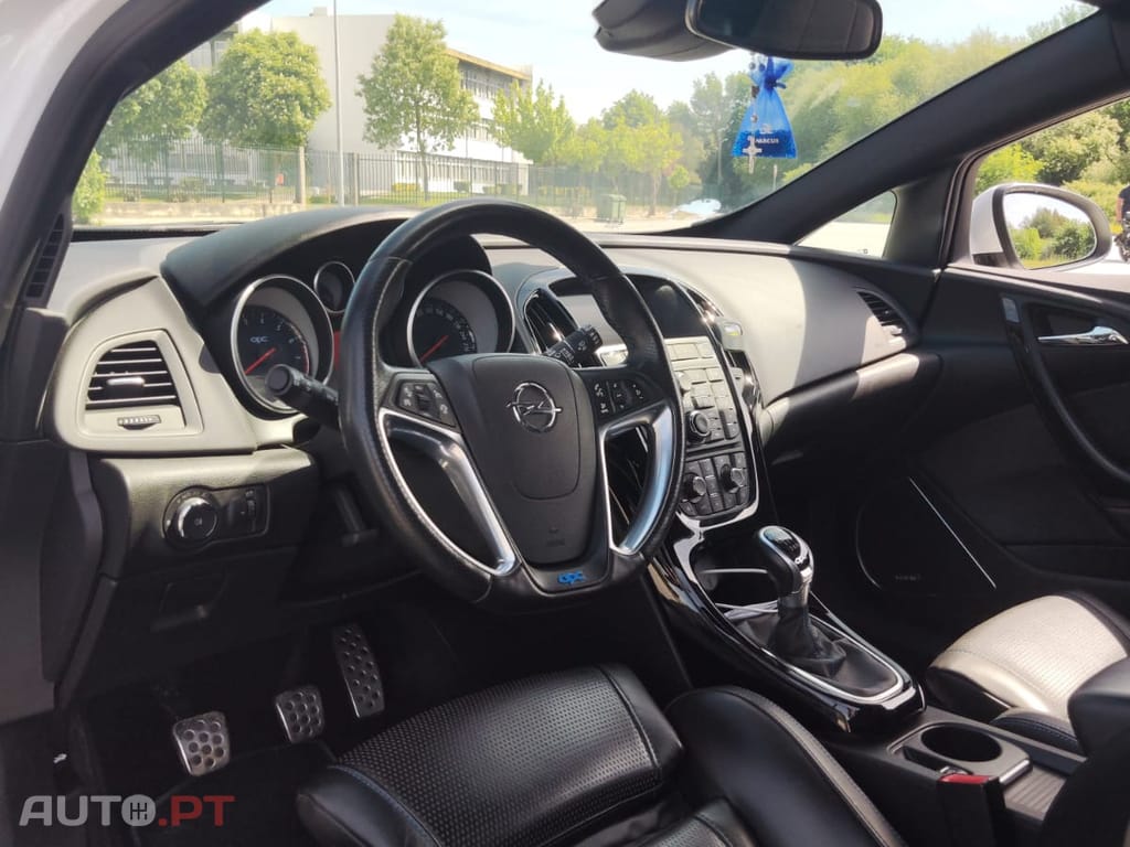 Opel Astra GTC OPC