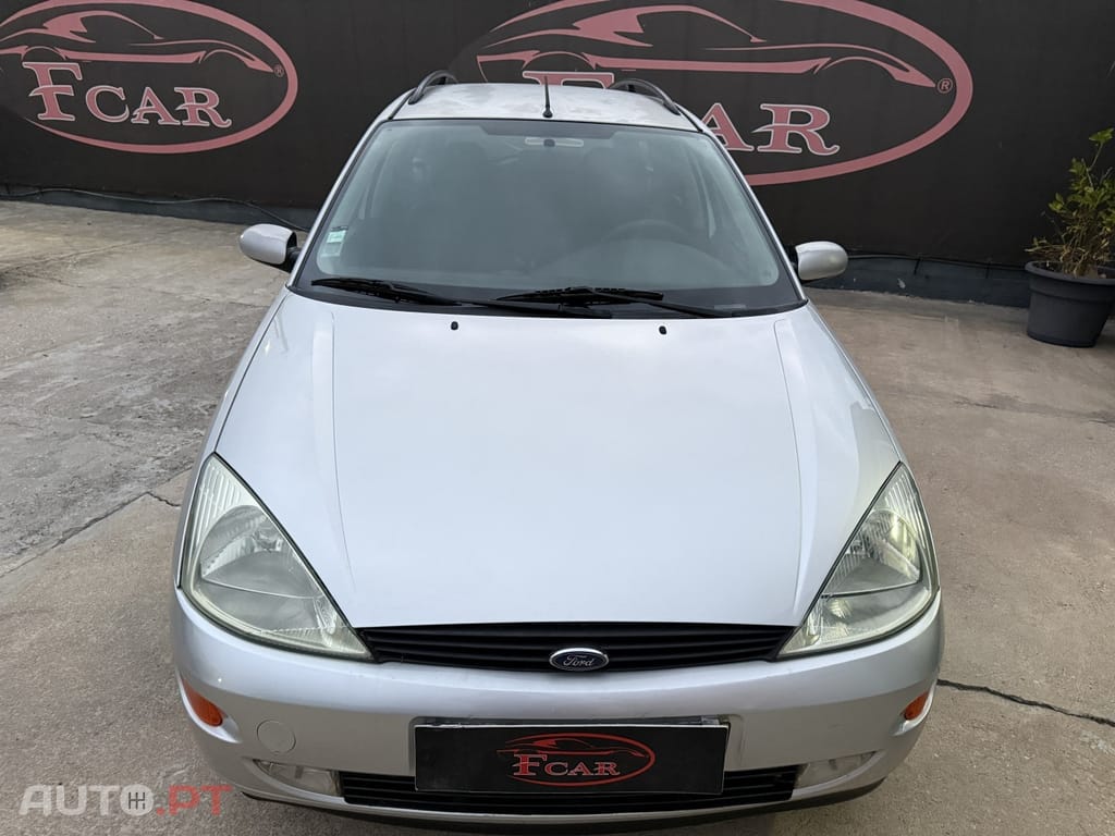 Ford Focus SW 1.4 Comfort — fotografia 18