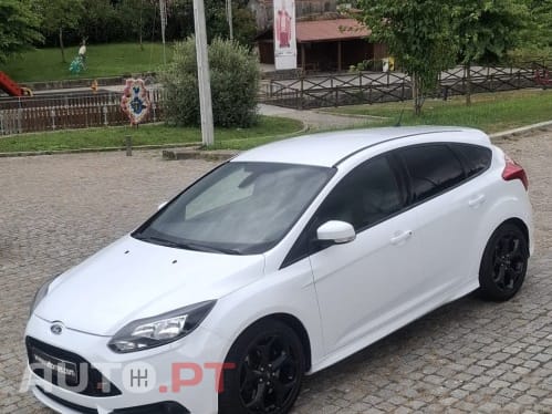 Ford Focus 2.0 EcoBoost ST c/ Pack Pele Desportiva