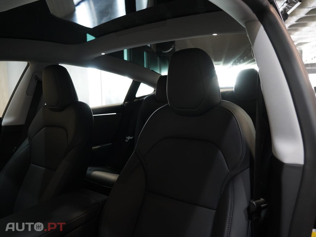 Tesla Model 3 Tração Traseira